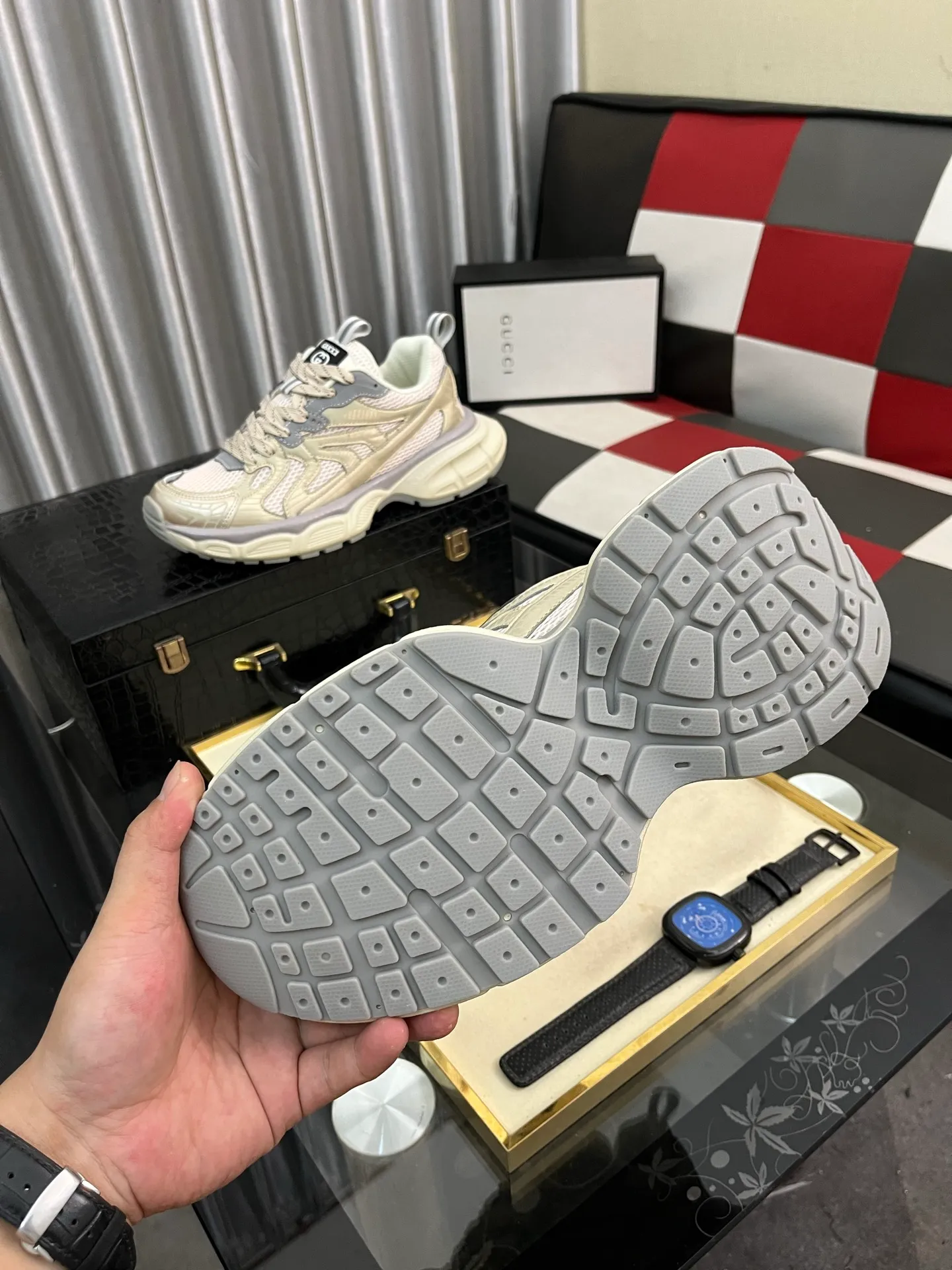 Men's shoes 💰480⌚️⌚️ Gucci •Gucci original quality. ~ Unique modern style sneakers. 🏃A must-have casual shoe for trendy men😍😍 Original brand imported from Italy, imported original leather, sheep lining (refuses to discolor and grind feet) Sole: Original sole specially provided by the original factory, French lazy style design ⚠️Fit the foot. Original quality code number: 38-442️⃣Colors available